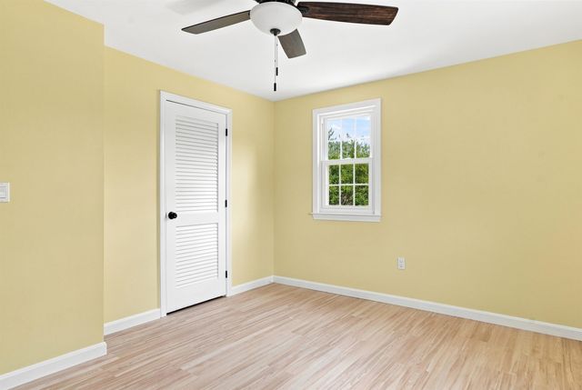 36 Hampton Drive, Nashua, NH 03063