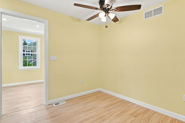 36 Hampton Drive, Nashua, NH 03063