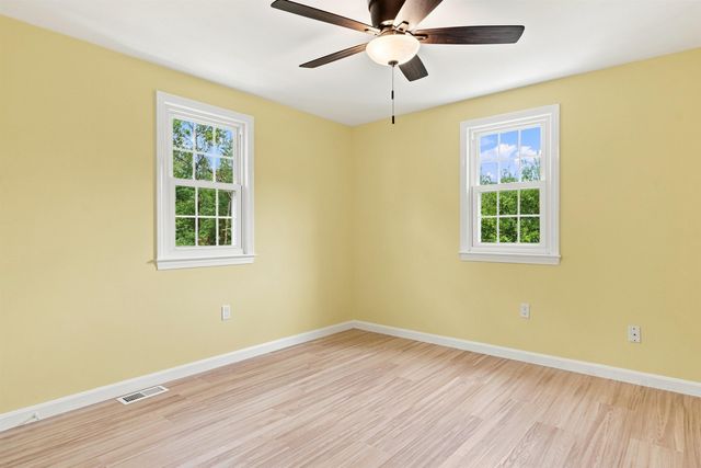 36 Hampton Drive, Nashua, NH 03063