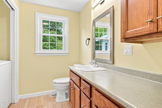 36 Hampton Drive, Nashua, NH 03063