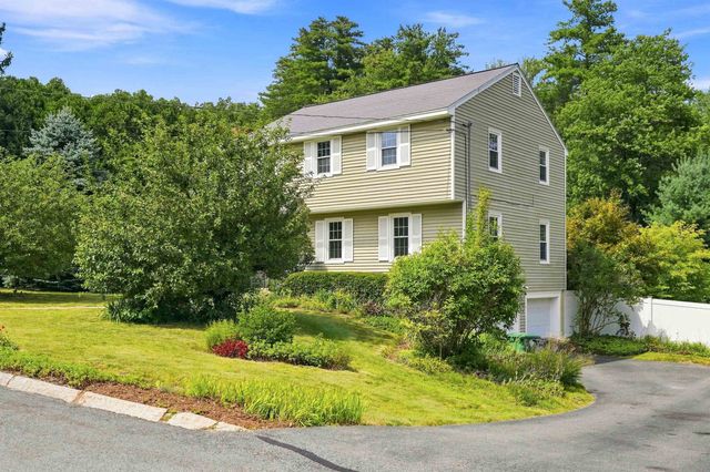 36 Hampton Drive, Nashua, NH 03063