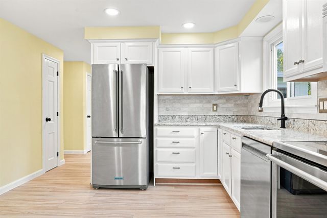 36 Hampton Drive, Nashua, NH 03063