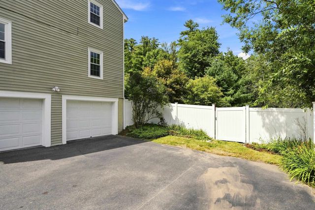 36 Hampton Drive, Nashua, NH 03063