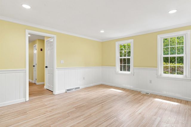 36 Hampton Drive, Nashua, NH 03063
