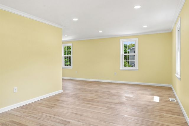 36 Hampton Drive, Nashua, NH 03063