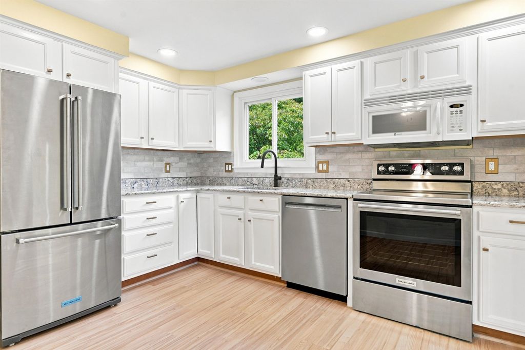 36 Hampton Drive, Nashua, NH 03063