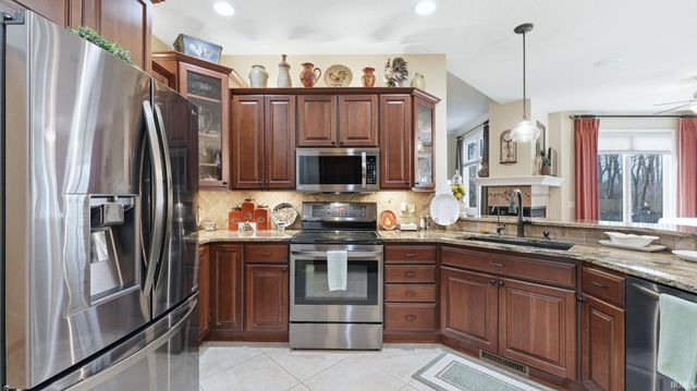 12101 Mallards Lake Parkway, Fort Wayne, IN 46845