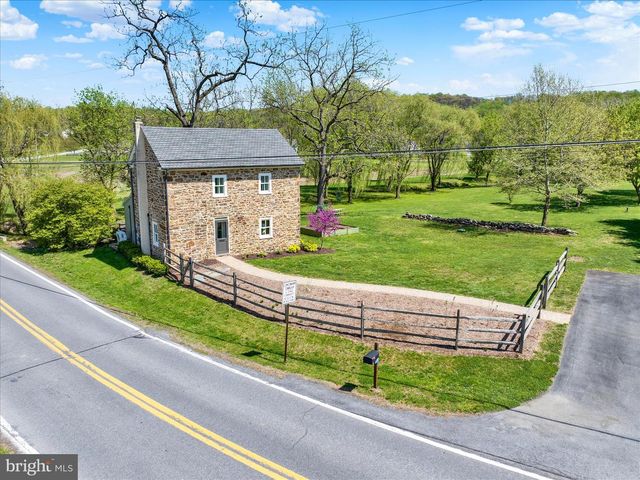 84 CIDER MILL RD, Mertztown, PA 19539