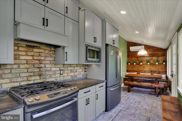 84 CIDER MILL RD, Mertztown, PA 19539