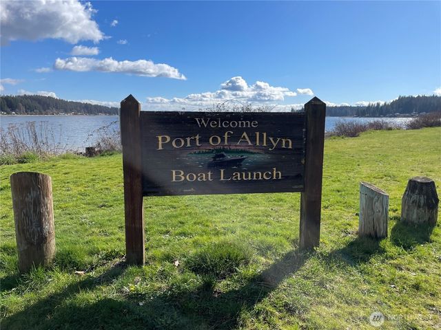 730 E North Bay Road, Allyn, WA 98524