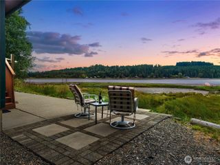 730 E North Bay Road, Allyn, WA 98524