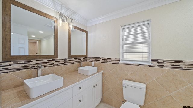 539 E Edmonson, Athens, TX 75751