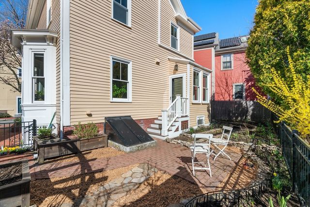 61 Crescent Street, Cambridge, MA 02138
