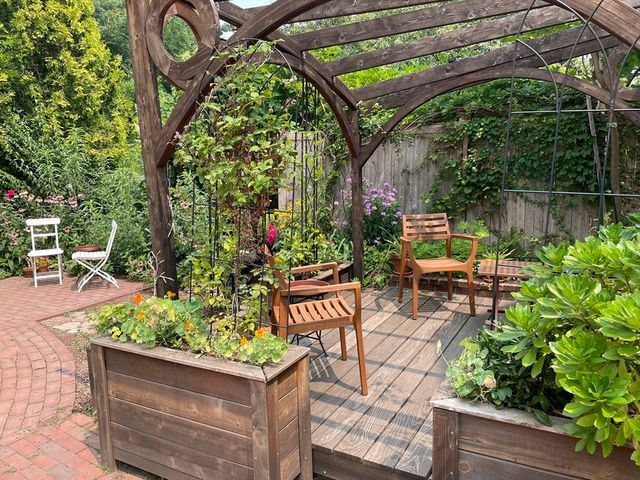 61 Crescent Street, Cambridge, MA 02138