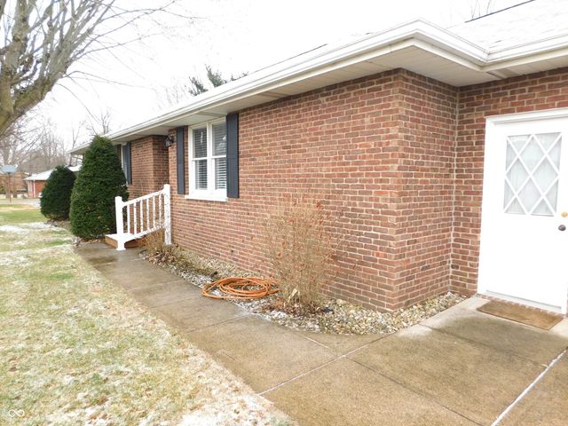 1123 E Tara Road, Greensburg, IN 47240