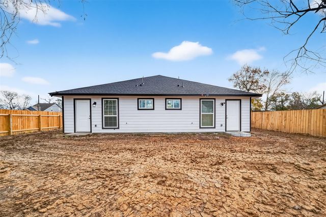7725 Hoffman Street A B, Houston, TX 77016