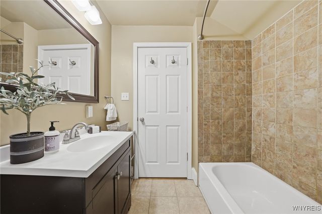 33 Wellington Road, Buffalo, NY 14216