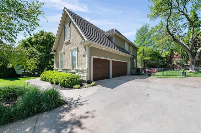 14601 Carter Street, Overland Park, KS 66221