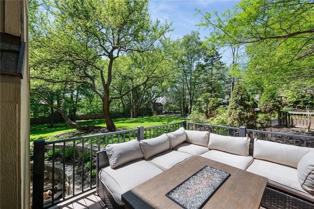 14601 Carter Street, Overland Park, KS 66221