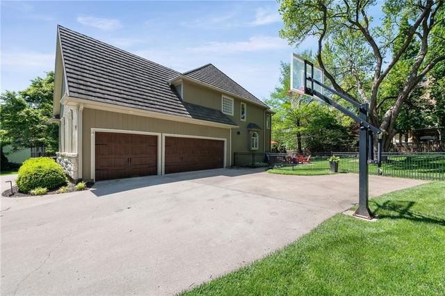 14601 Carter Street, Overland Park, KS 66221