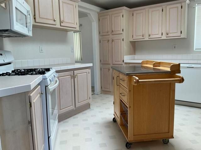 525 W El Norte Pkwy 127, Escondido, CA 92026