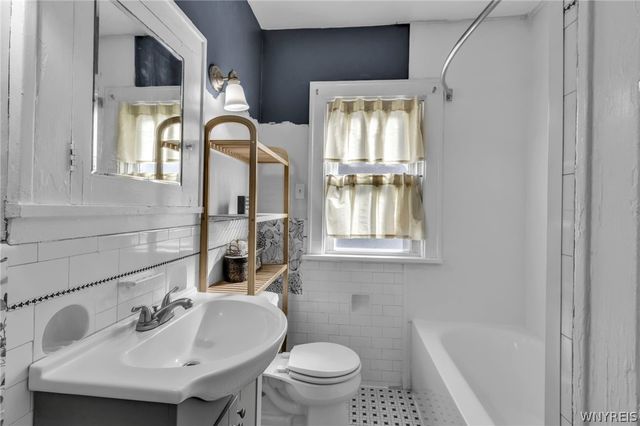 1088 Parkside Avenue, Buffalo, NY 14214