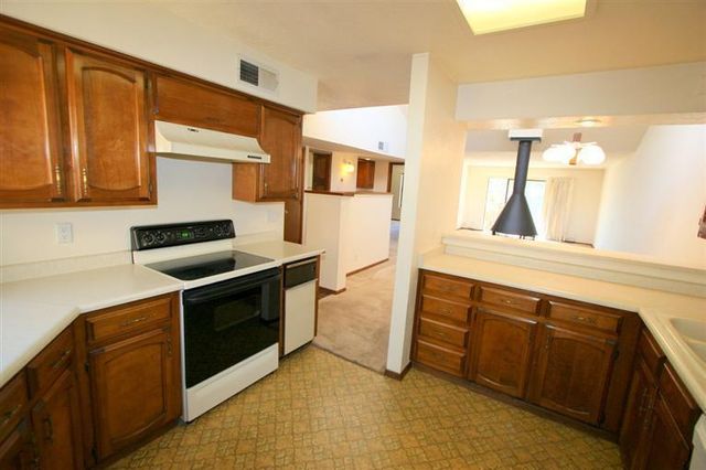 830 Live Oak Road NE E, Albuquerque, NM 87122