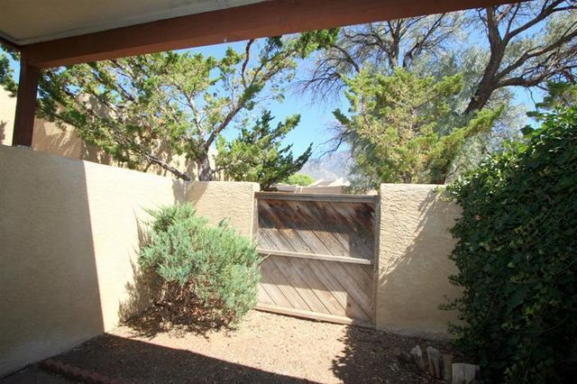 830 Live Oak Road NE E, Albuquerque, NM 87122