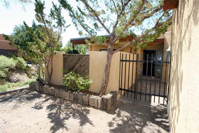 830 Live Oak Road NE E, Albuquerque, NM 87122