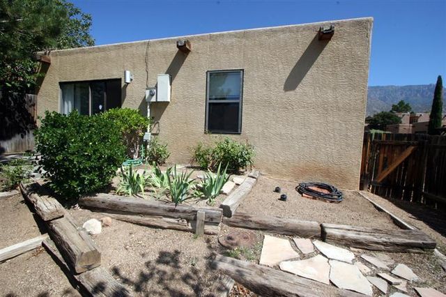 830 Live Oak Road NE E, Albuquerque, NM 87122