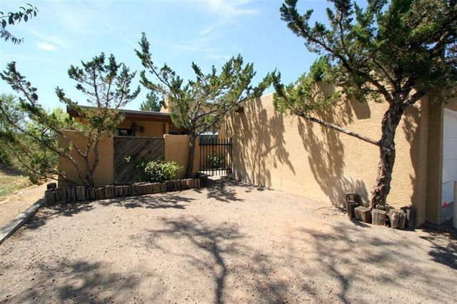 830 Live Oak Road NE E, Albuquerque, NM 87122