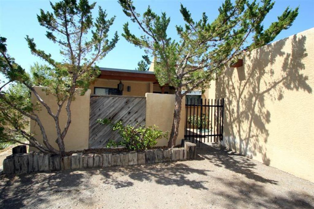 830 Live Oak Road NE E, Albuquerque, NM 87122