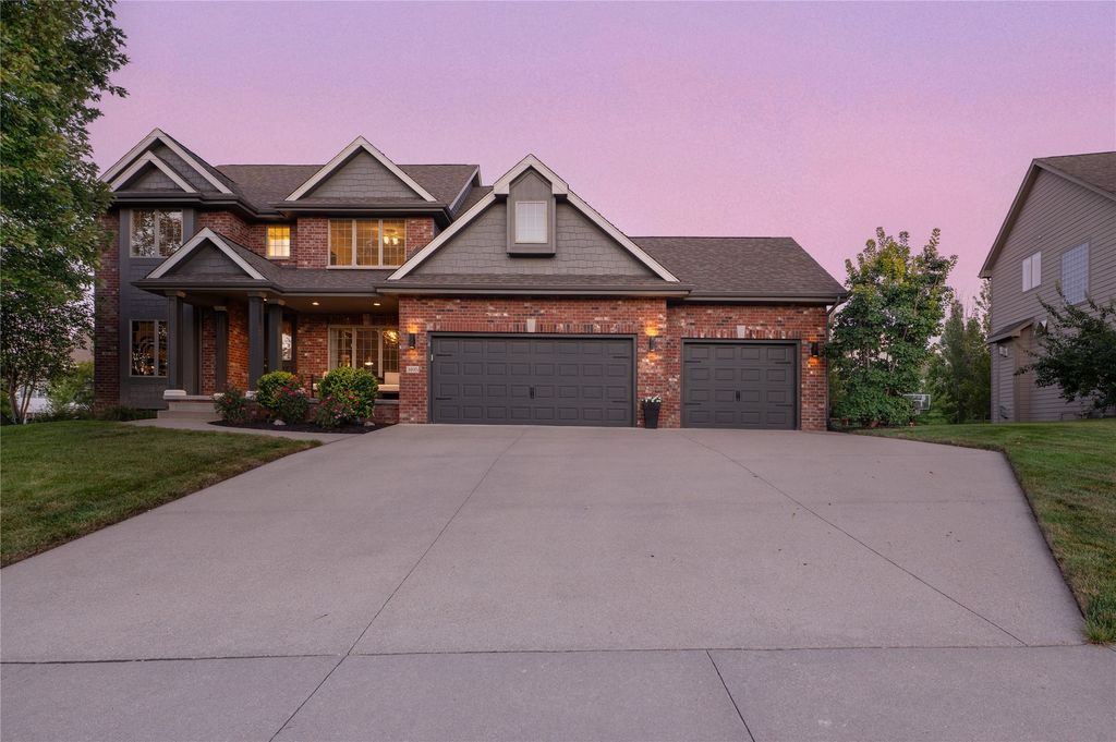 3105 152nd Street, Urbandale, IA 50323