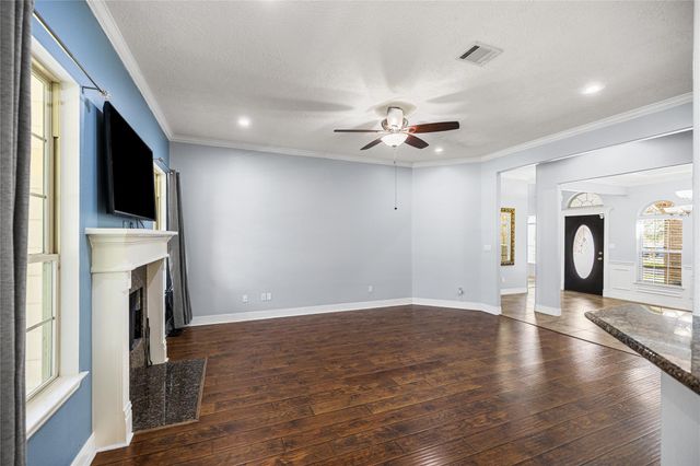 2923 Chaucer Drive, Montgomery, TX 77356