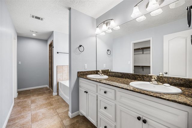 2923 Chaucer Drive, Montgomery, TX 77356