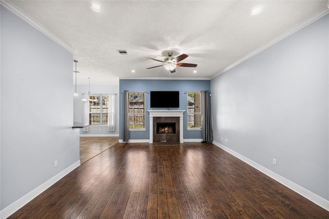 2923 Chaucer Drive, Montgomery, TX 77356