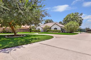 15 New Oak Trail, Humble, TX 77346