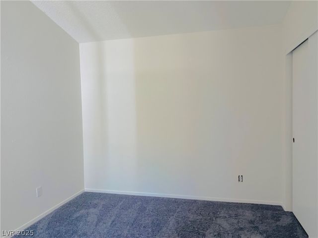 7820 Ravenhollow Lane, Las Vegas, NV 89145