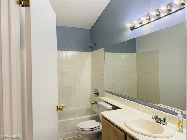 7820 Ravenhollow Lane, Las Vegas, NV 89145