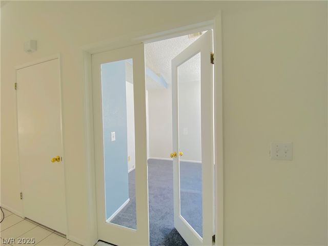 7820 Ravenhollow Lane, Las Vegas, NV 89145