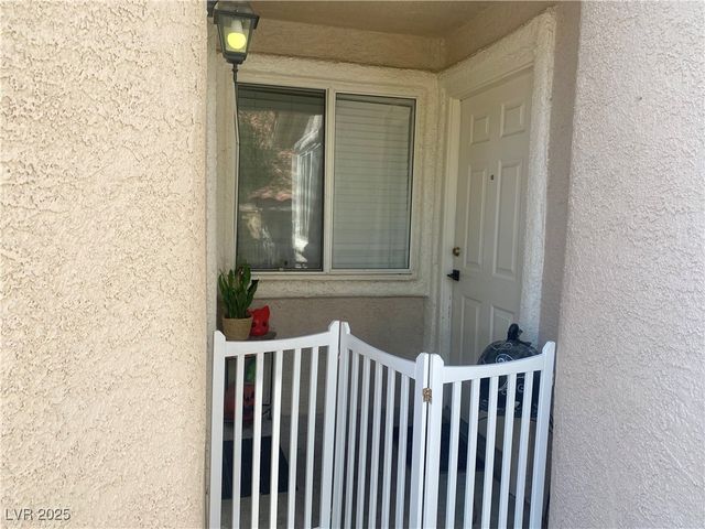 7820 Ravenhollow Lane, Las Vegas, NV 89145