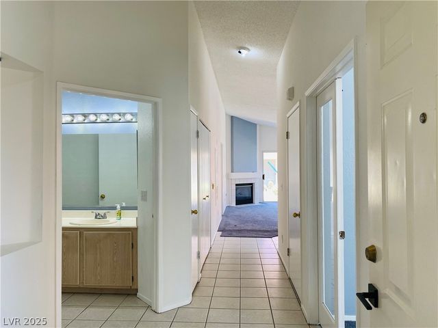 7820 Ravenhollow Lane, Las Vegas, NV 89145