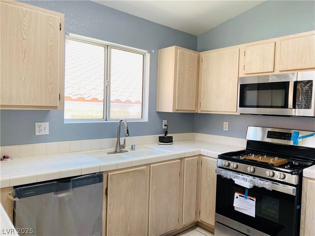 7820 Ravenhollow Lane, Las Vegas, NV 89145