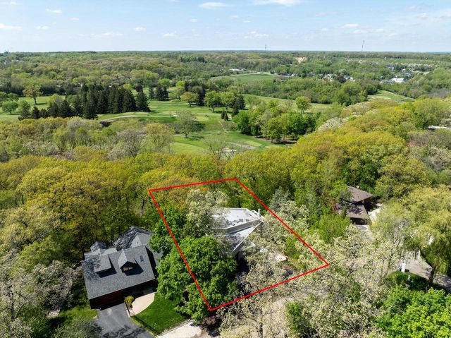 906 Tarrant DRIVE, Fontana, WI 53125