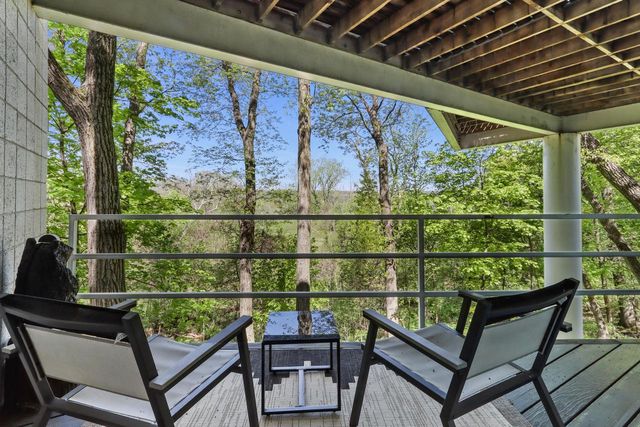 906 Tarrant DRIVE, Fontana, WI 53125