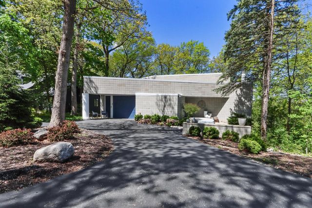 906 Tarrant DRIVE, Fontana, WI 53125