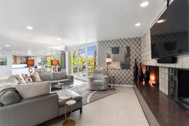 906 Tarrant DRIVE, Fontana, WI 53125