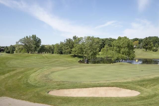 906 Tarrant DRIVE, Fontana, WI 53125