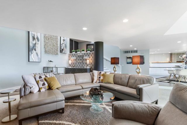 906 Tarrant DRIVE, Fontana, WI 53125