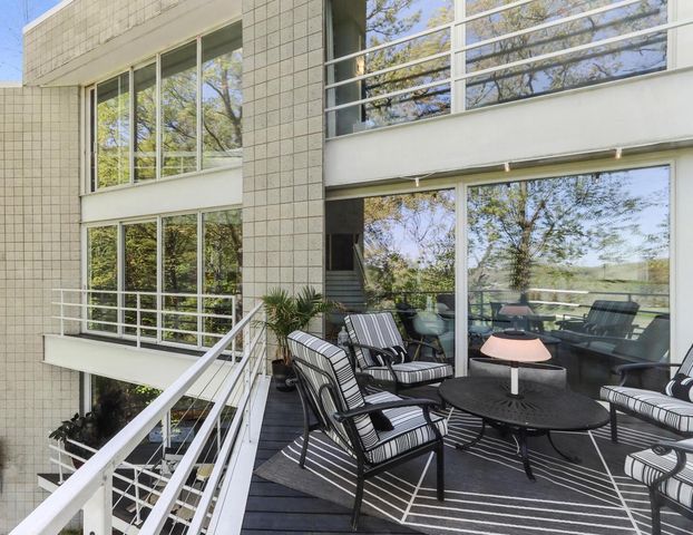 906 Tarrant DRIVE, Fontana, WI 53125